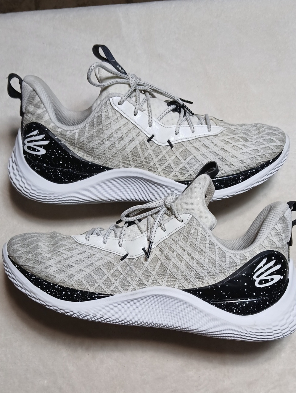 Under Armour Men's Off White and Black Athletic Shoes Size 17